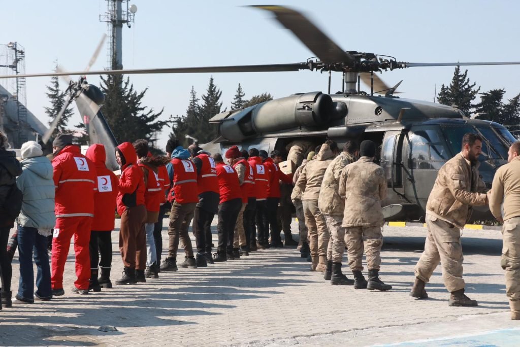 The Turkish Red Crescent has delivered emergency aid to 900 villages affected by the earthquake (2)