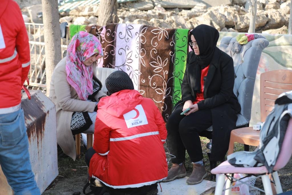 The Turkish Red Crescent has delivered emergency aid to 900 villages affected by the earthquake (3)