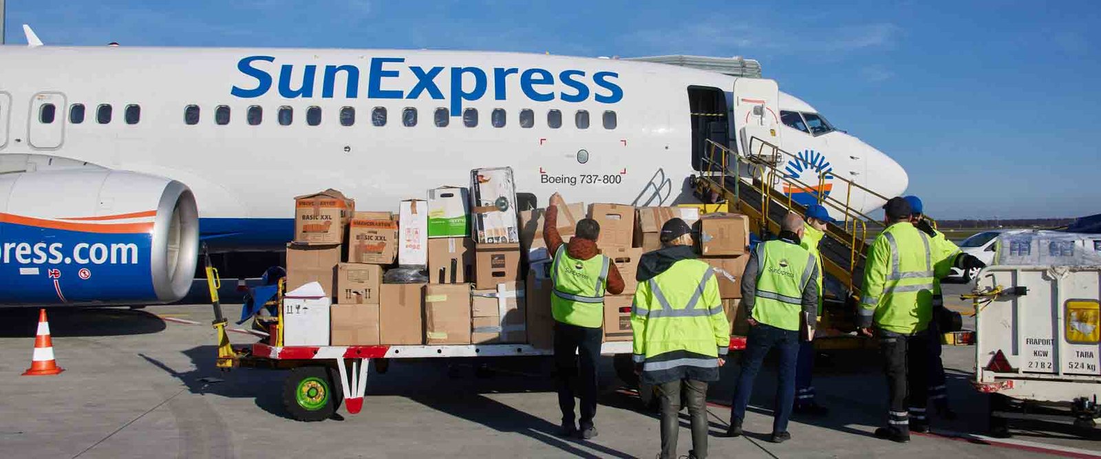 Sunexpress 450 Tons Of Aid Materials Were Brought To Turkey From Germany (2)