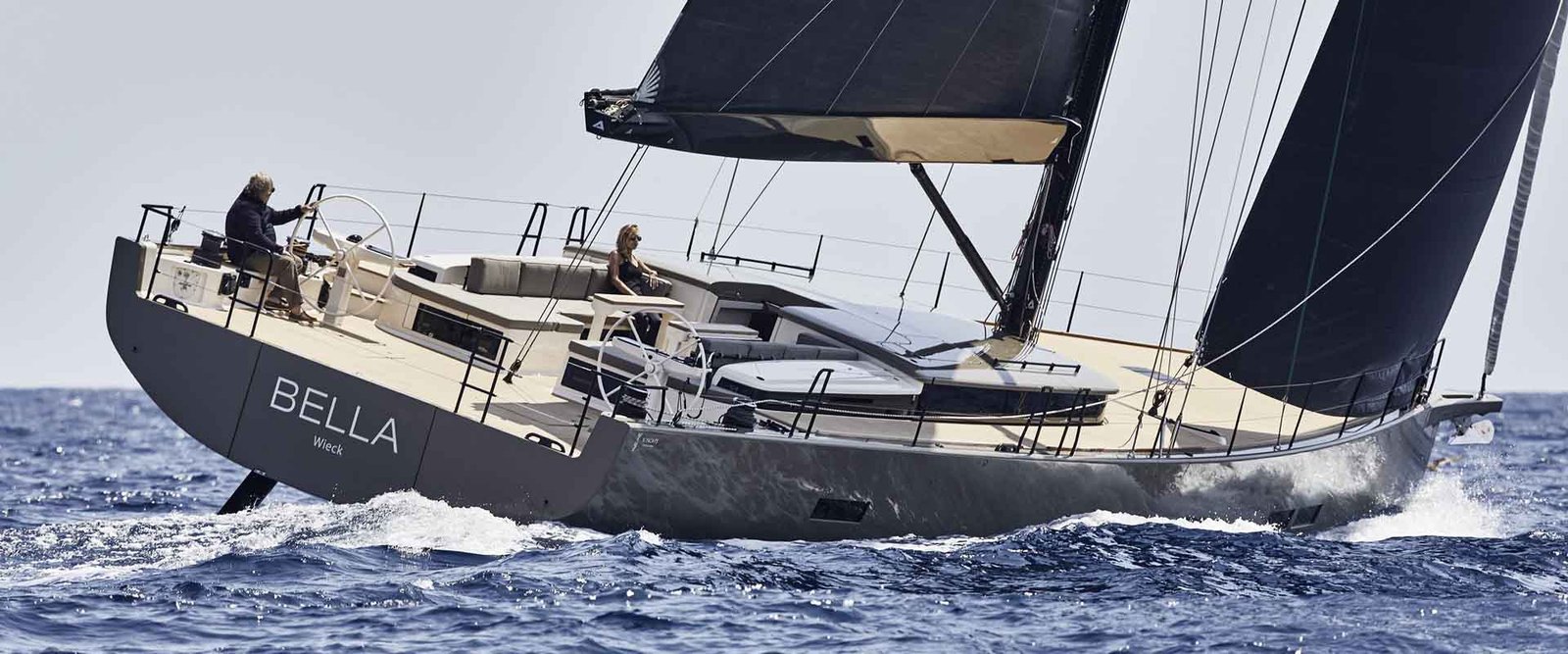 Yyachts Bella Wins “outstanding Exterior Design” Award (1)