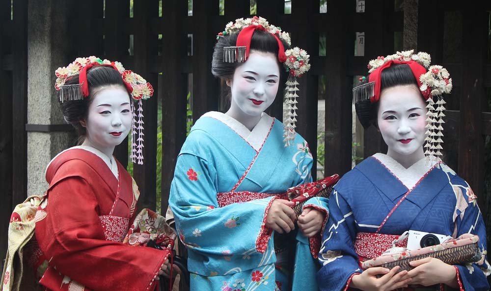 Geisha Tradition In Japanese Culture Symbol Of Elegance And Traditional Art (1)