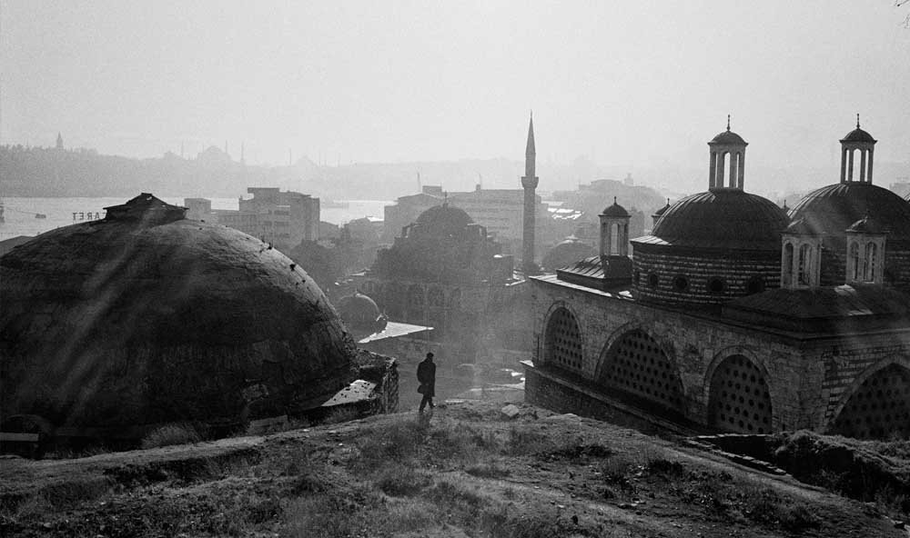 Art Enthusiasts In Bulgaria Meet With Ara Güler S Iconic Black And White Photographs (2)