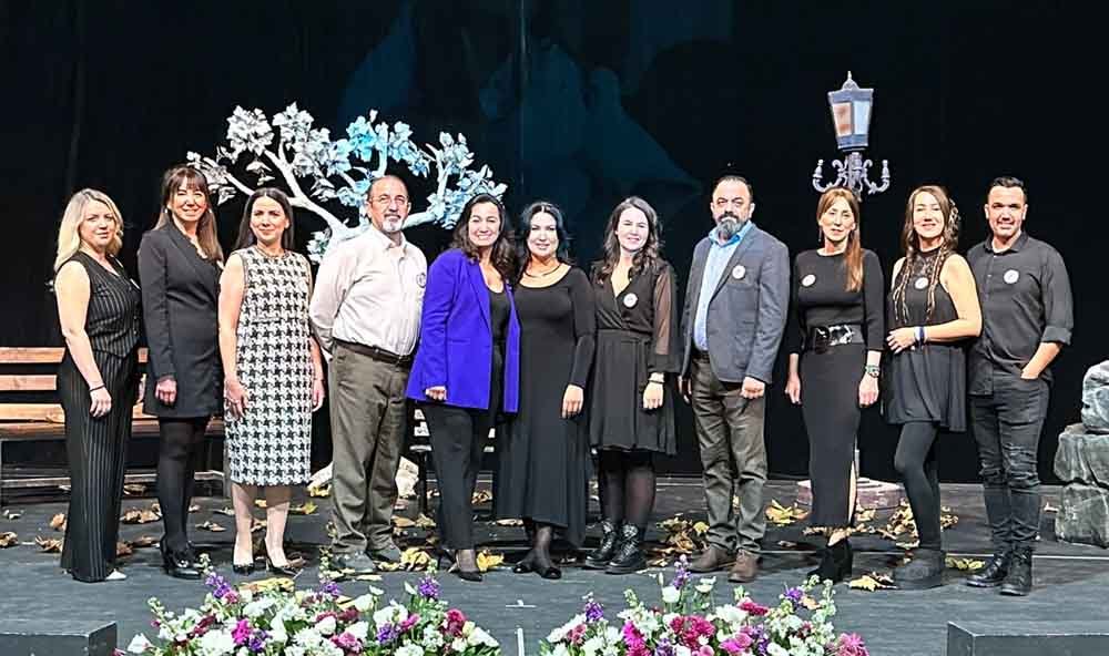 Iclal Aydın's Emanetçi Trustee Performance Staged For The 100th Time